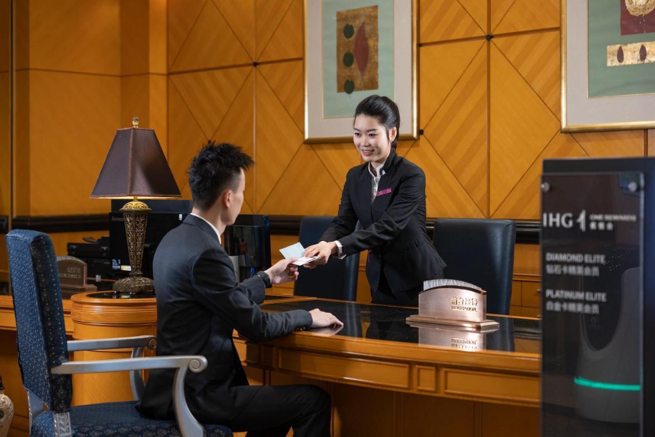 Crowne Plaza Hotel & Suites Landmark Shenzhen By Ihg - Nearby Luohu Border, Indoor Heated Swimming Pool, Complimentary Welcome Drink Eksteriør bilde